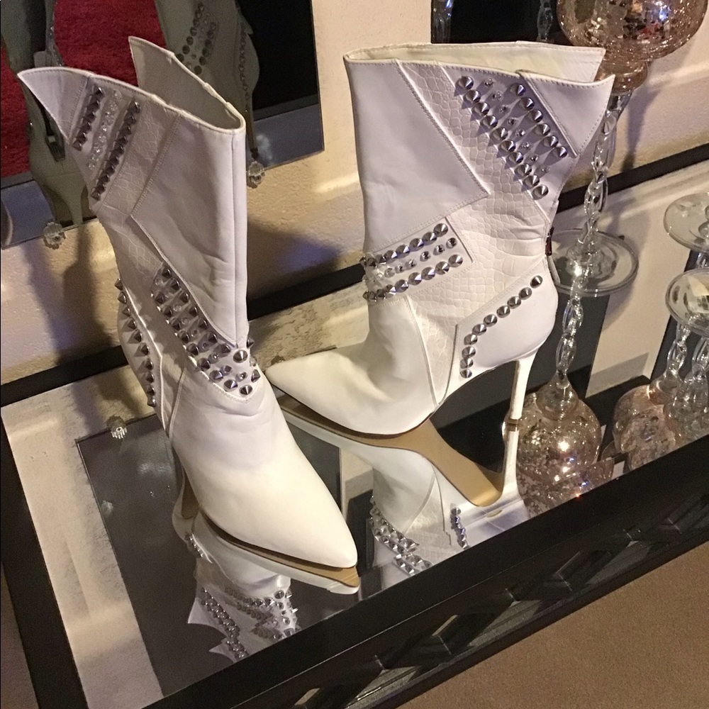 Guess boots